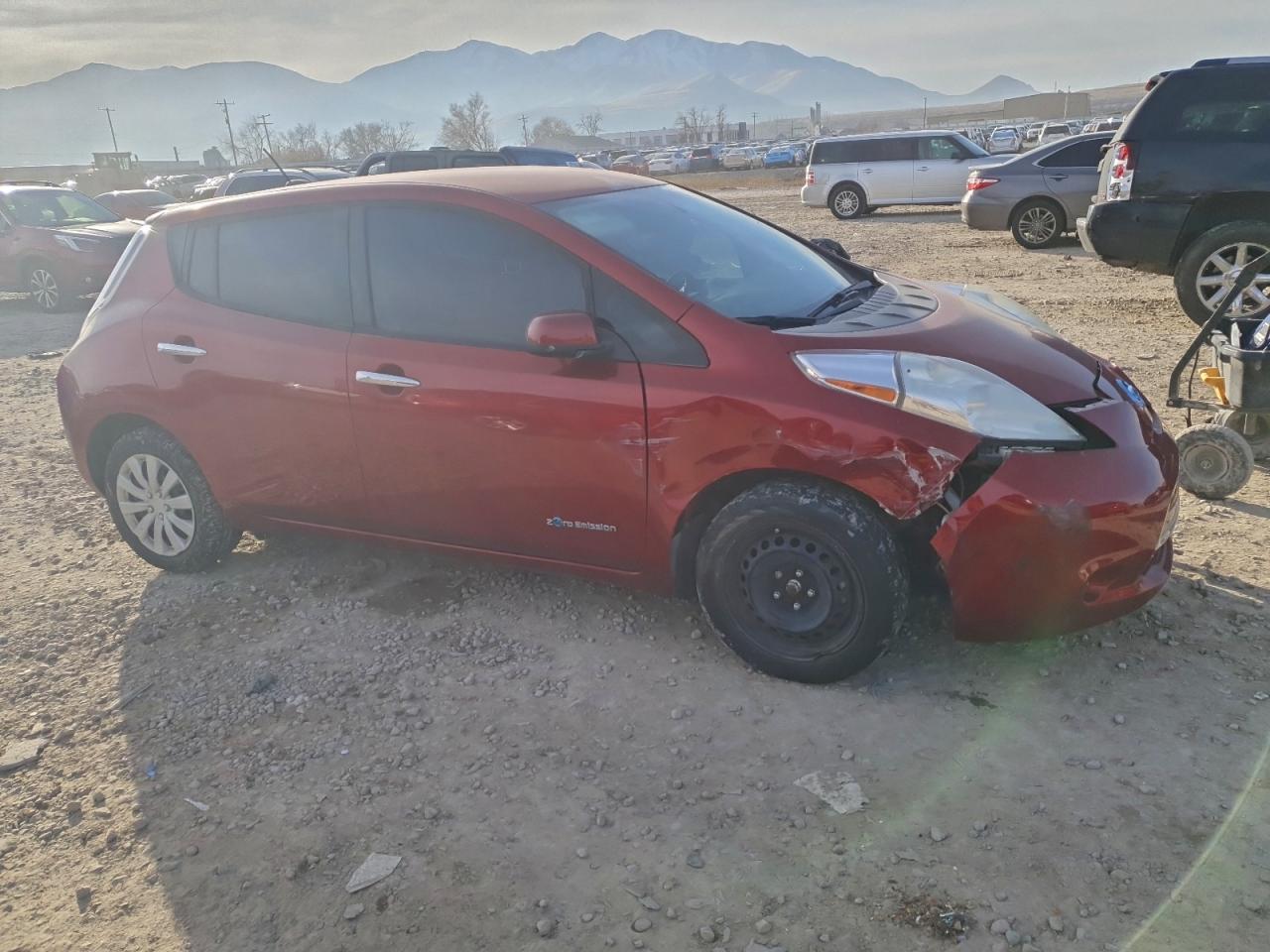 2015 NISSAN LEAF S photo 4