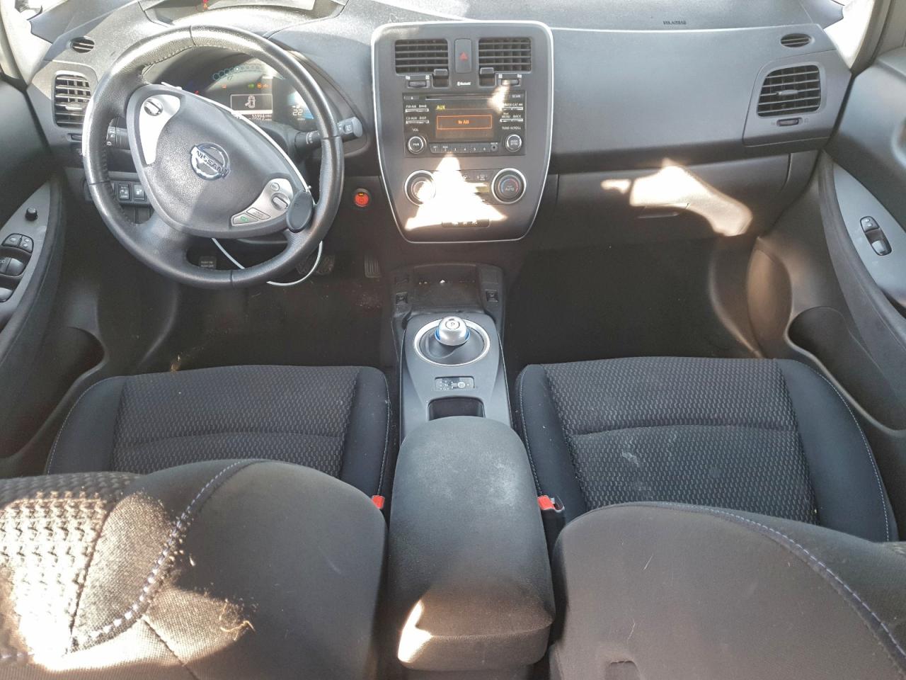 2015 NISSAN LEAF S photo 8
