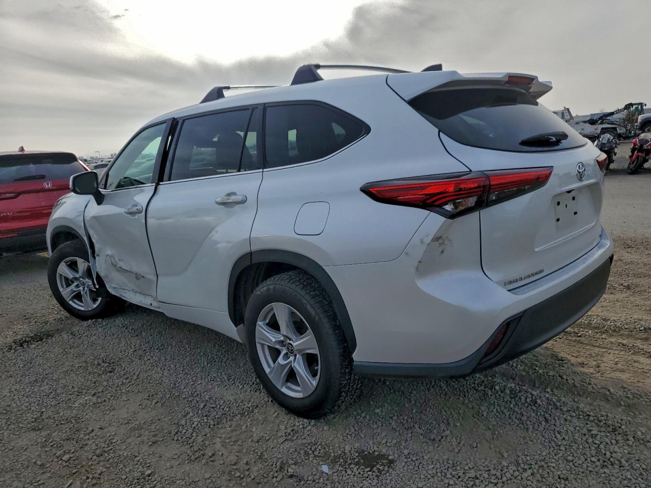 2022 TOYOTA HIGHLANDER L photo 3