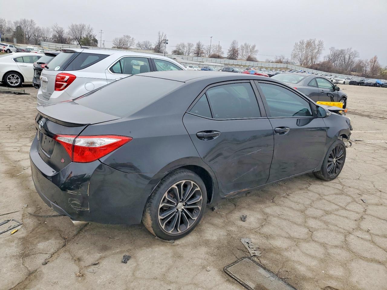 2014 TOYOTA COROLLA L photo 3