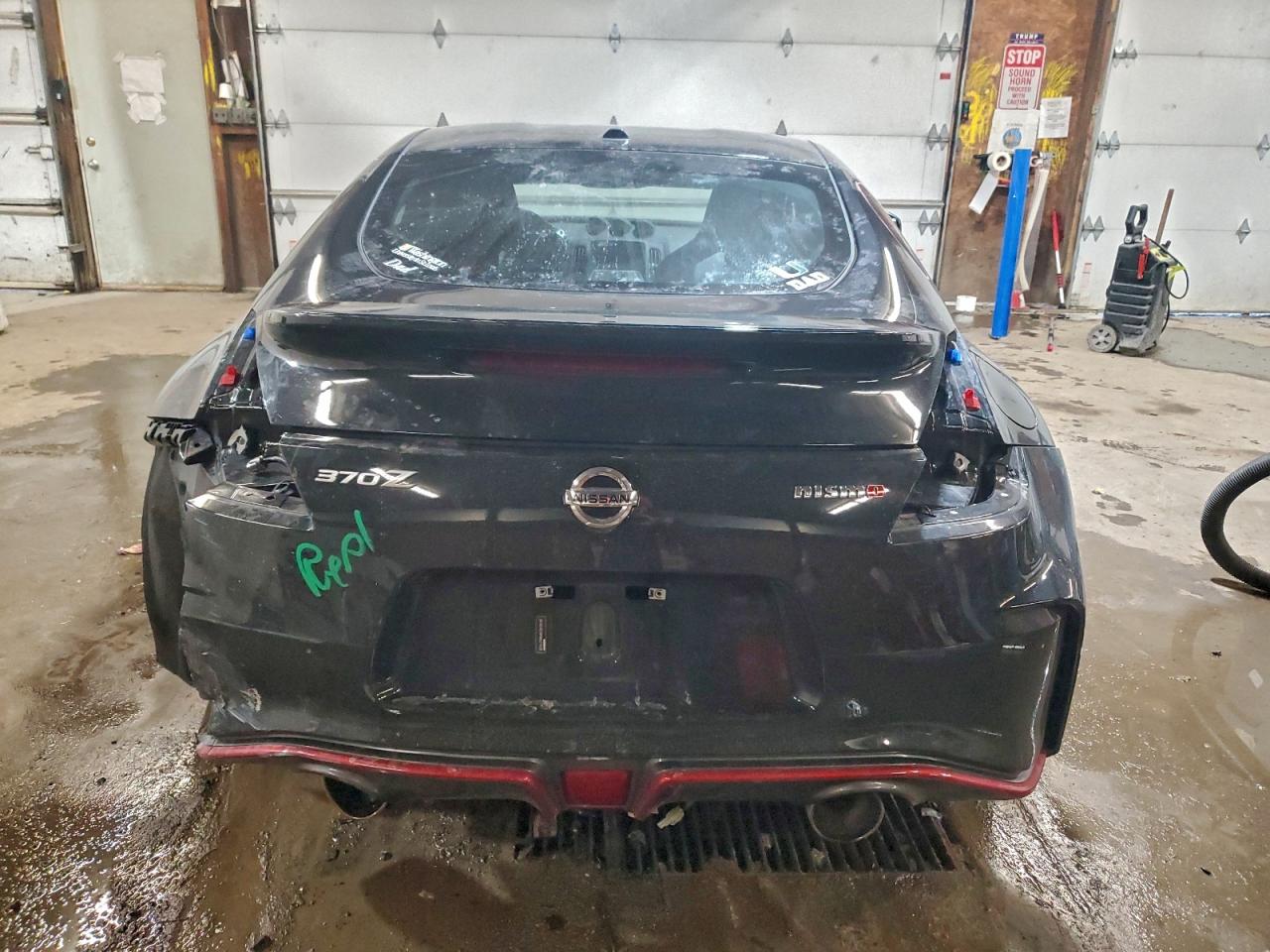 2019 NISSAN 370Z BASE photo 6
