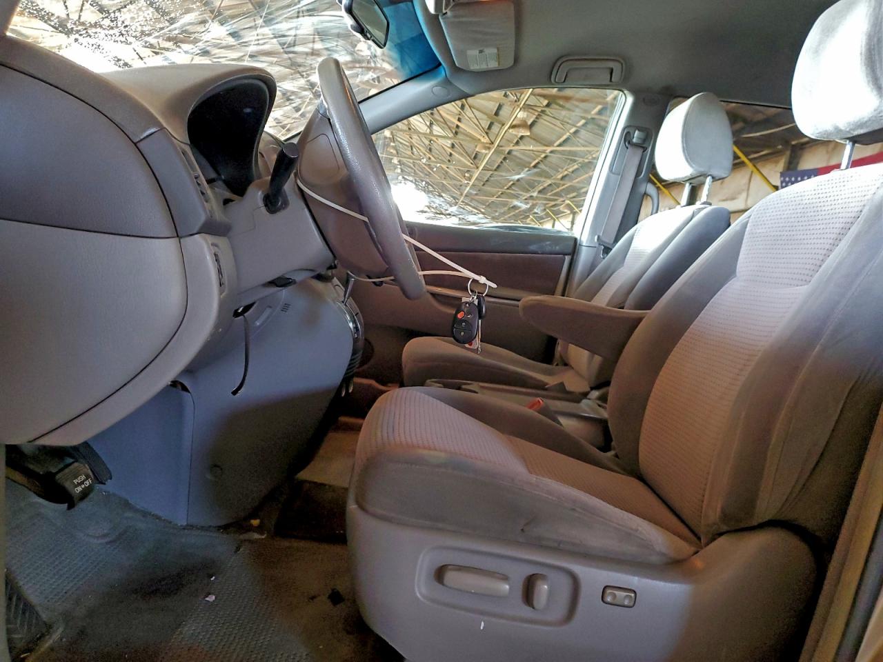 2006 TOYOTA SIENNA CE photo 25
