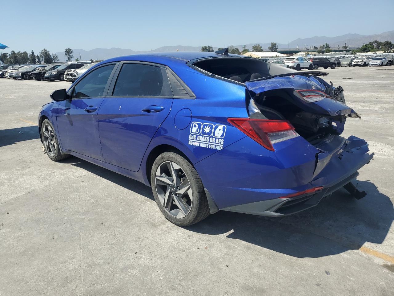 2023 HYUNDAI ELANTRA SEL photo 2