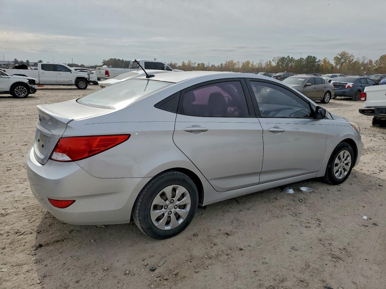 2016 HYUNDAI ACCENT SE photo 5