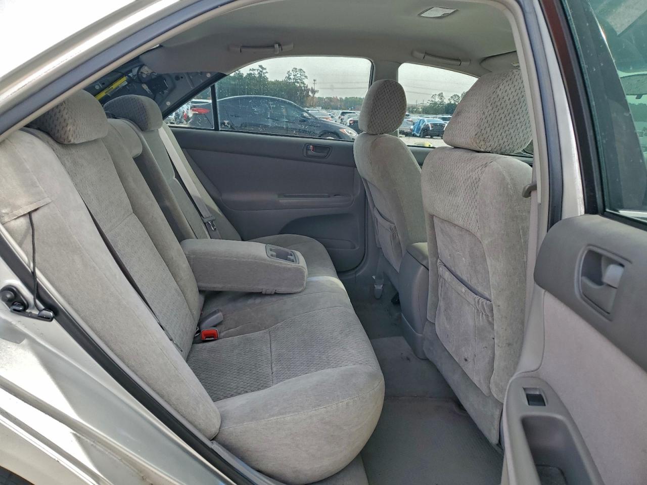 2004 TOYOTA CAMRY LE photo 10
