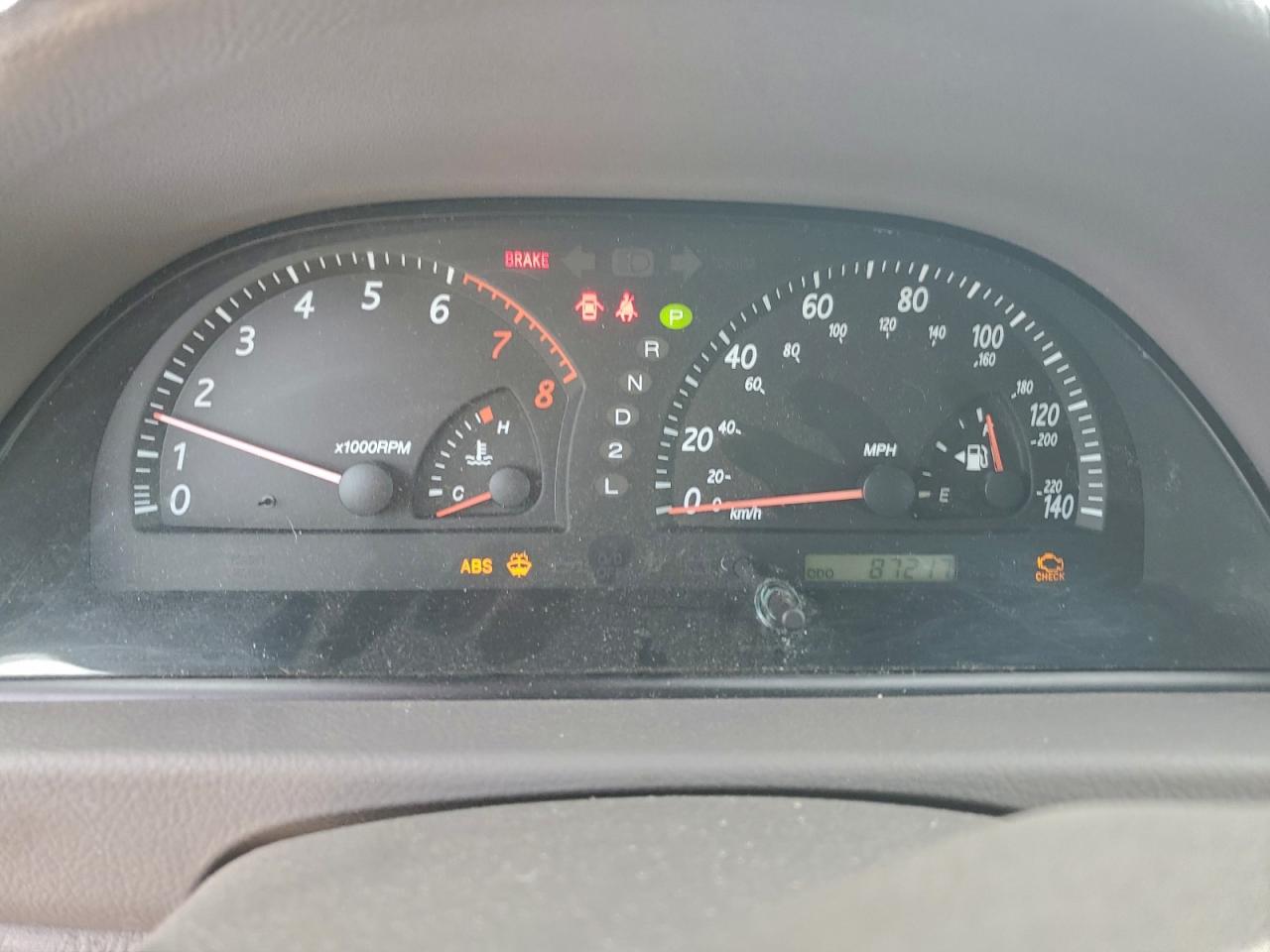 2004 TOYOTA CAMRY LE photo 9