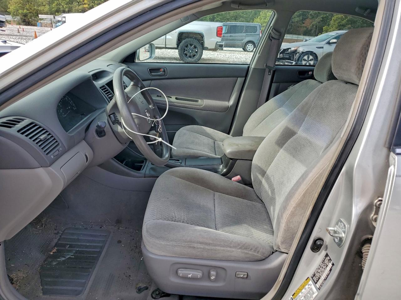 2004 TOYOTA CAMRY LE photo 7