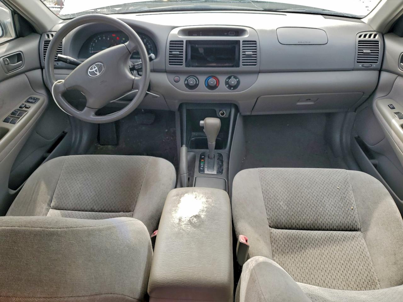2004 TOYOTA CAMRY LE photo 8