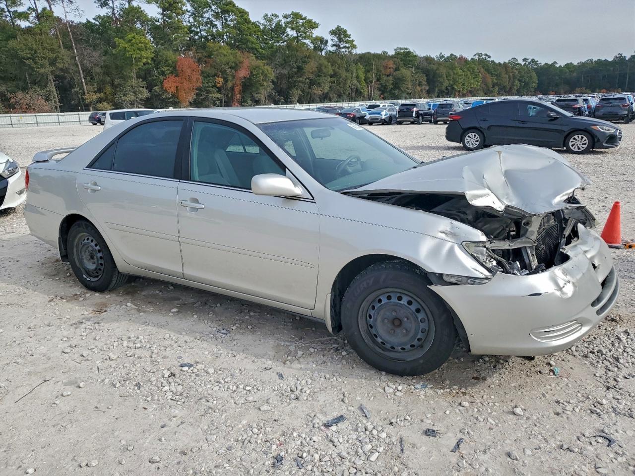 2004 TOYOTA CAMRY LE photo 4