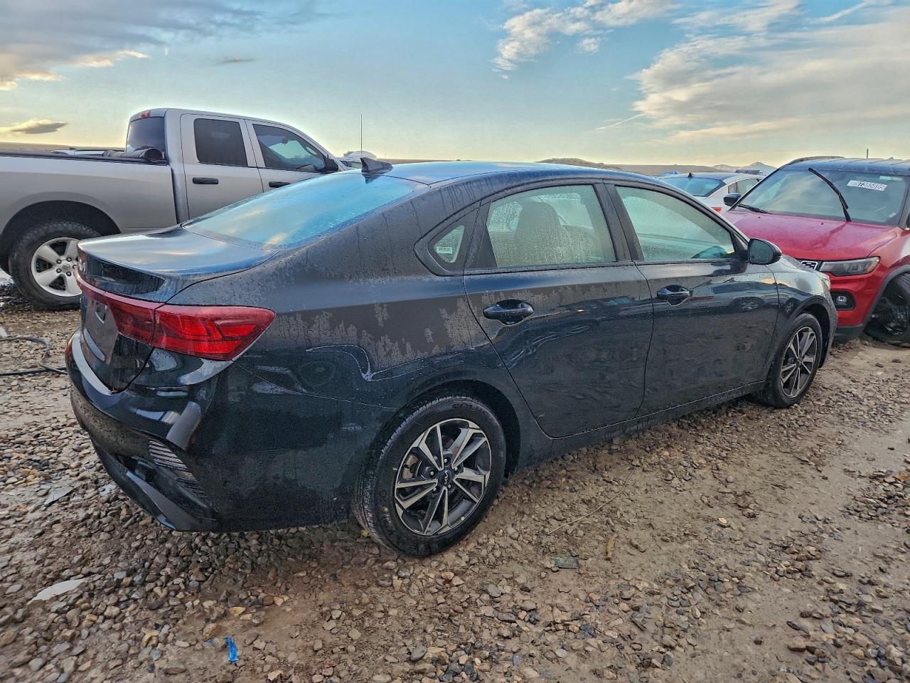 2024 KIA FORTE LX photo 3