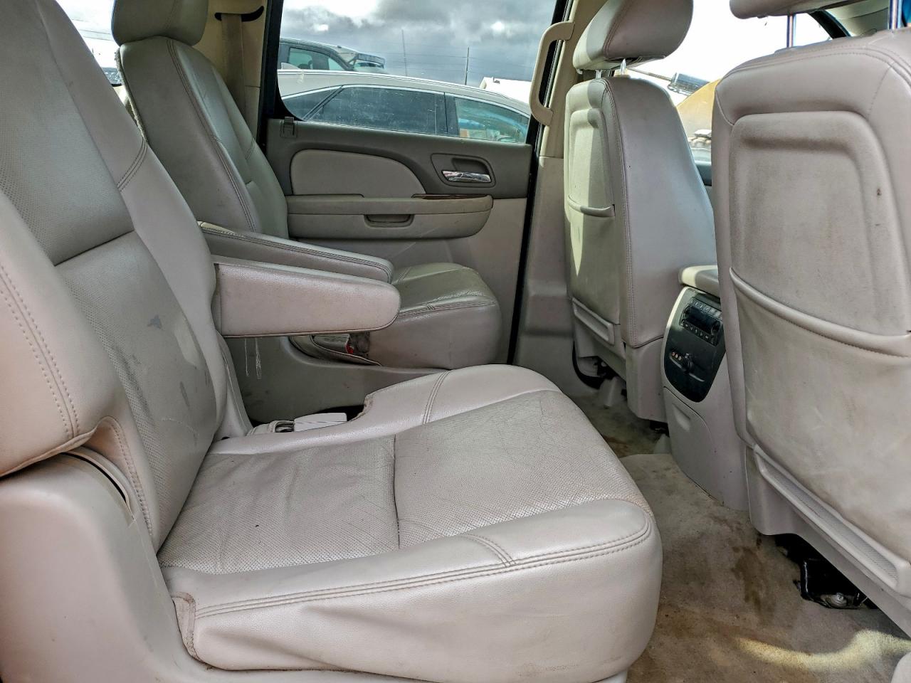 2011 CHEVROLET SUBURBAN K1500 LTZ photo 21
