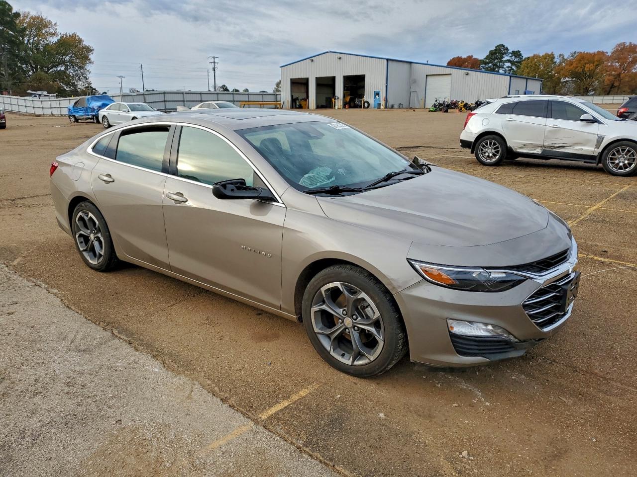 2023 CHEVROLET MALIBU LT photo 4