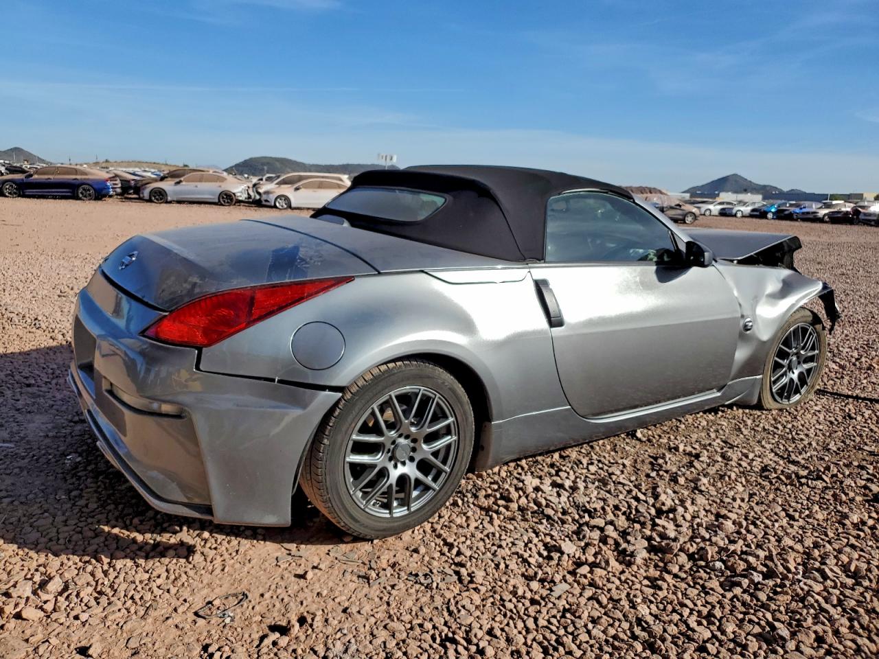 2005 NISS 350Z photo 3
