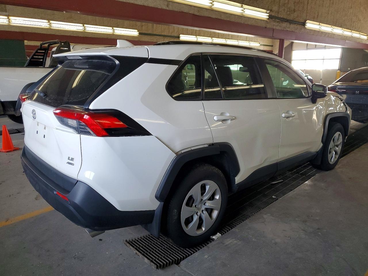 2019 TOYOTA RAV4 LE photo 5