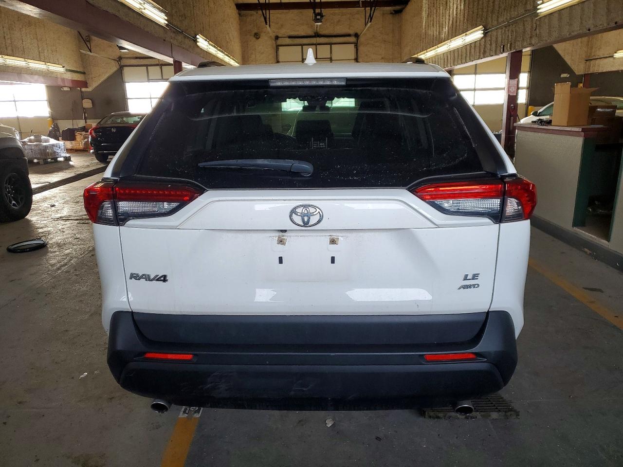 2019 TOYOTA RAV4 LE photo 11