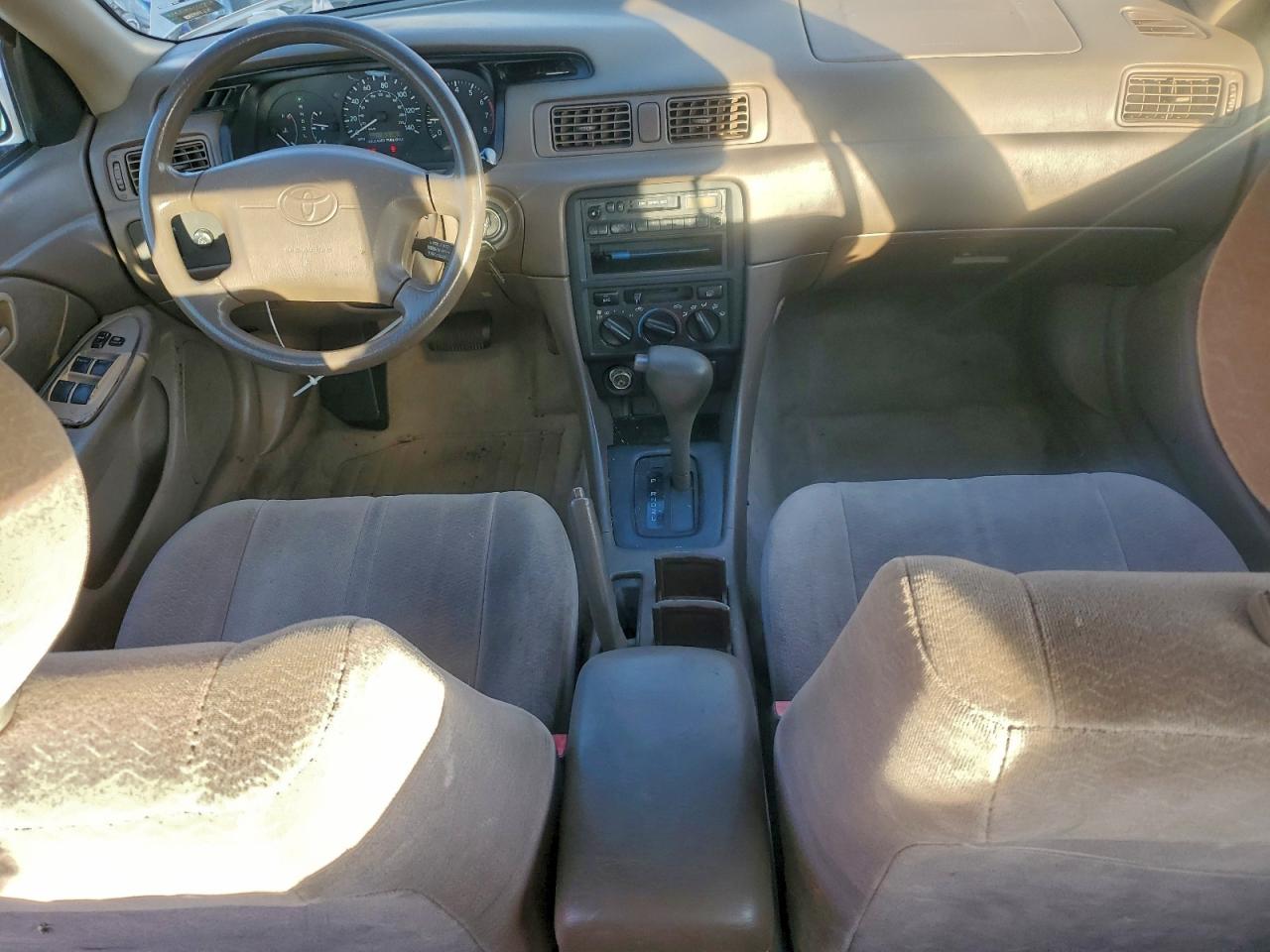 1997 TOYOTA CAMRY LE photo 15
