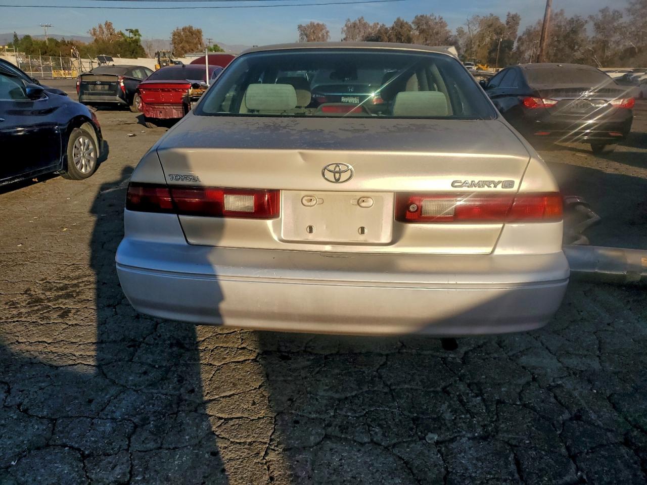 1997 TOYOTA CAMRY LE photo 11