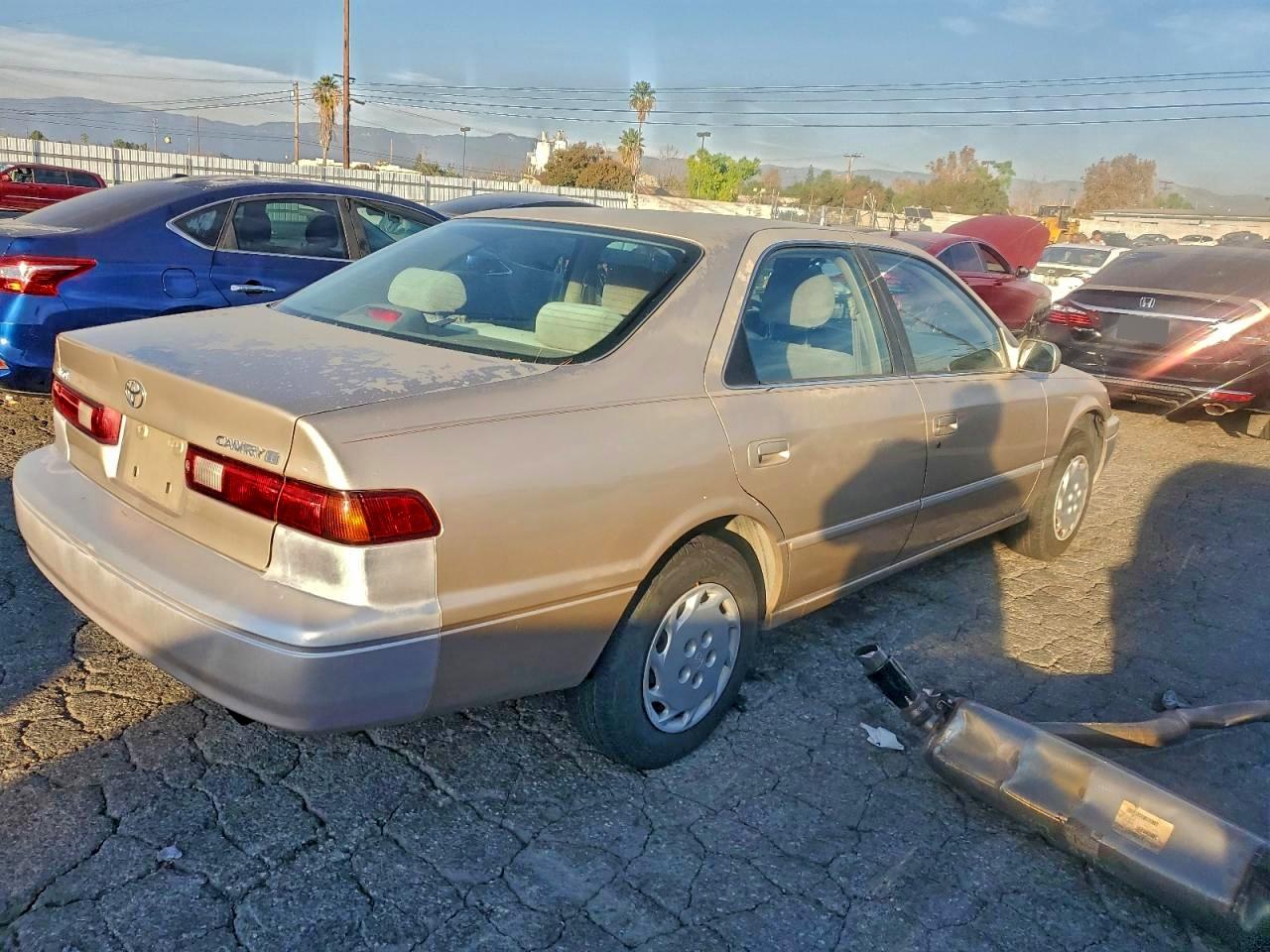 1997 TOYOTA CAMRY LE photo 5