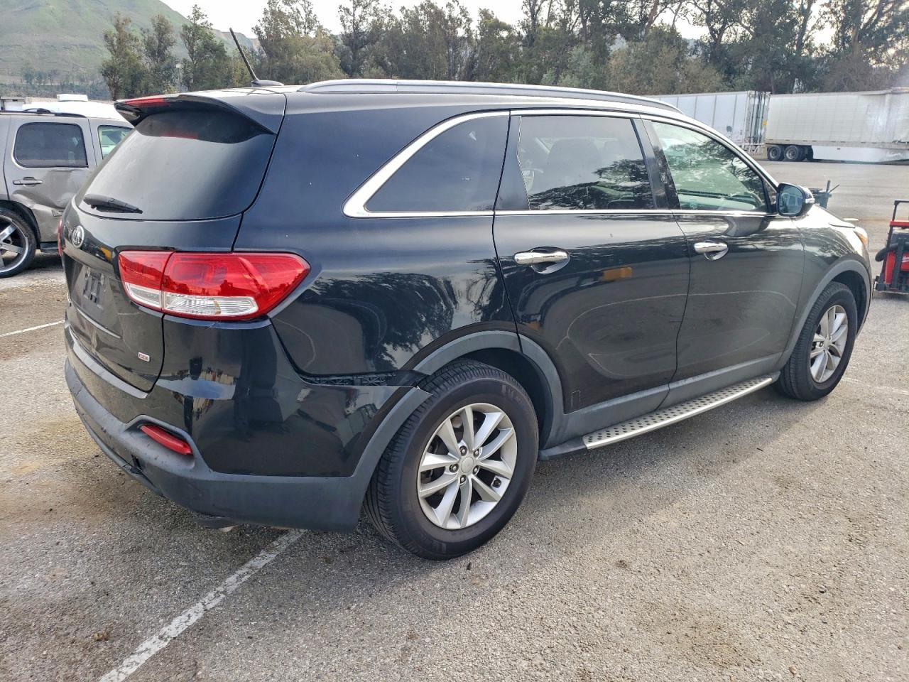 2016 KIA SORENTO LX photo 3