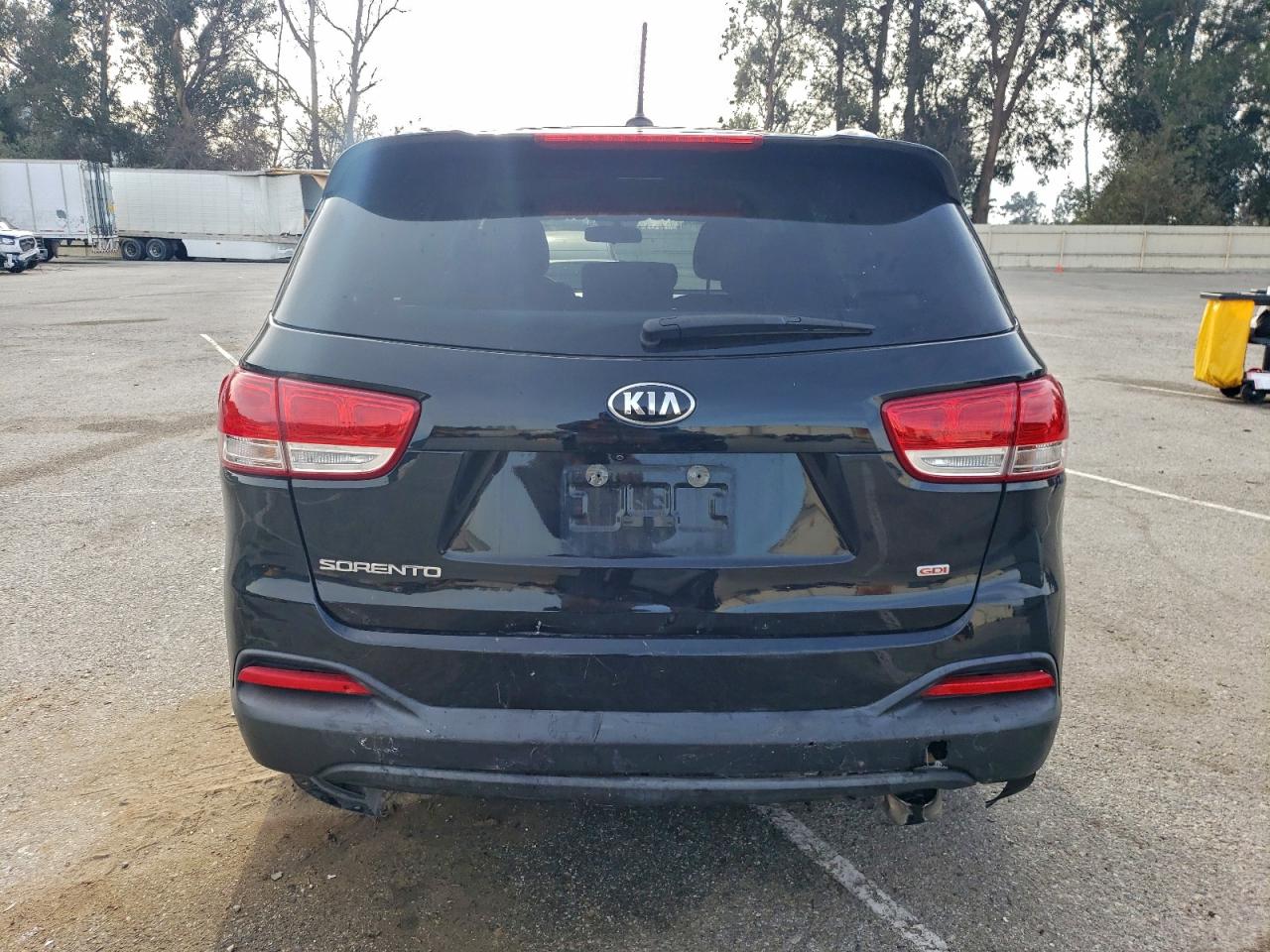 2016 KIA SORENTO LX photo 6