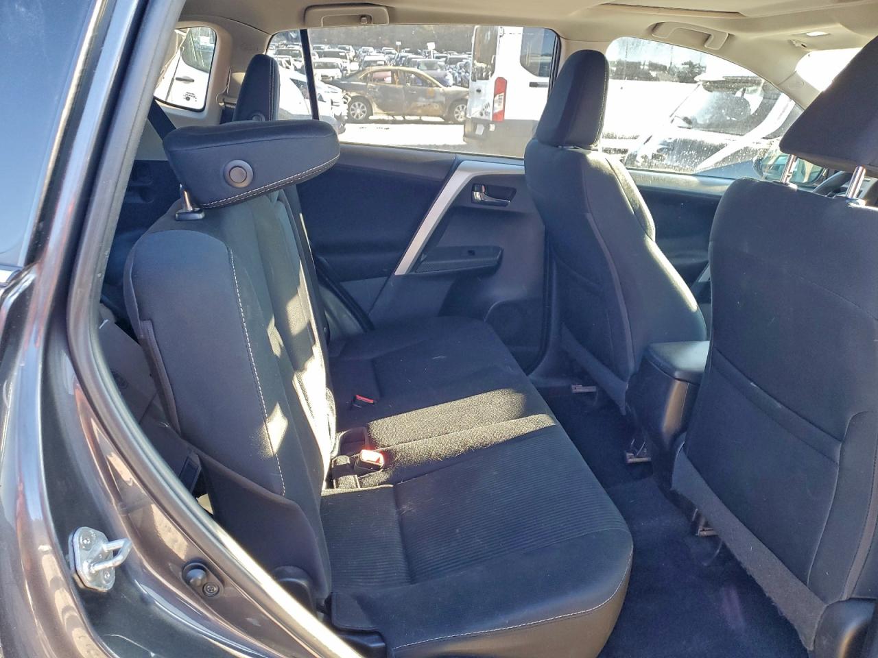2015 TOYOTA RAV4 XLE photo 11