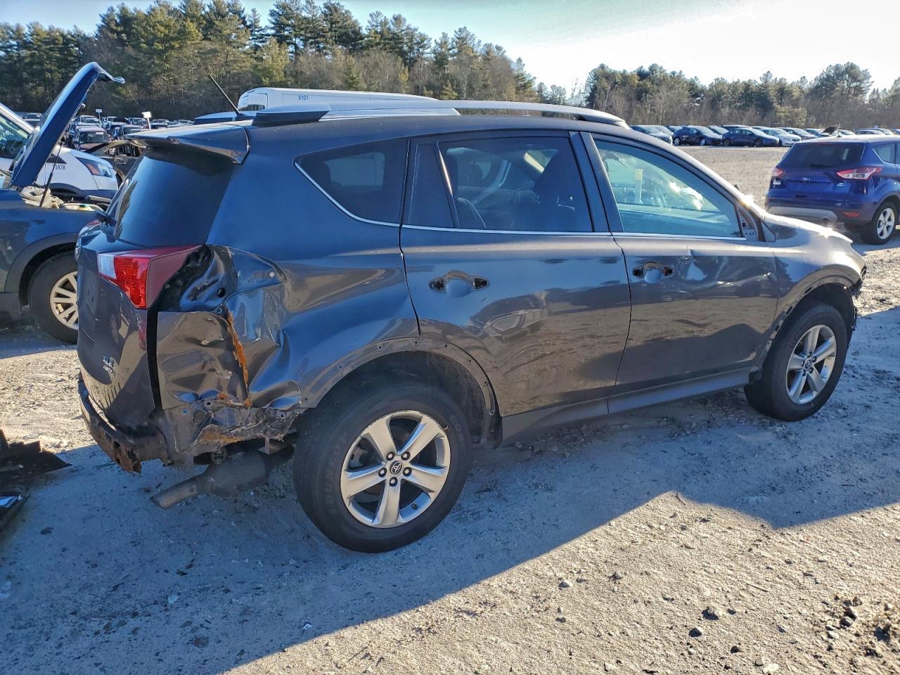 2015 TOYOTA RAV4 XLE photo 3