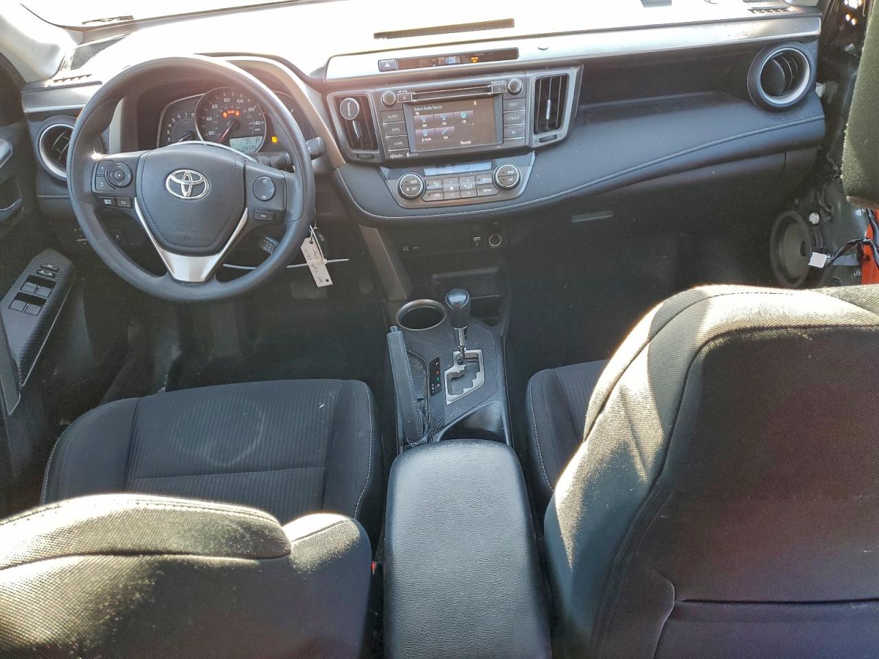 2015 TOYOTA RAV4 XLE photo 8