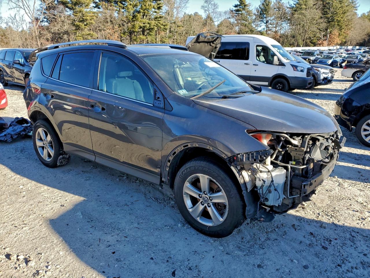 2015 TOYOTA RAV4 XLE photo 4