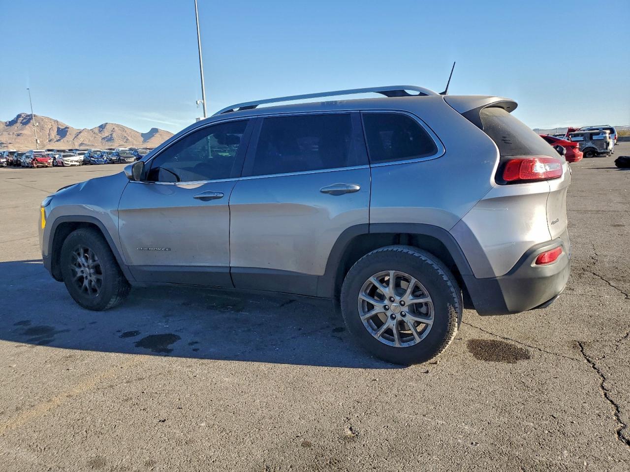 2017 JEEP CHEROKEE LATITUDE photo 4
