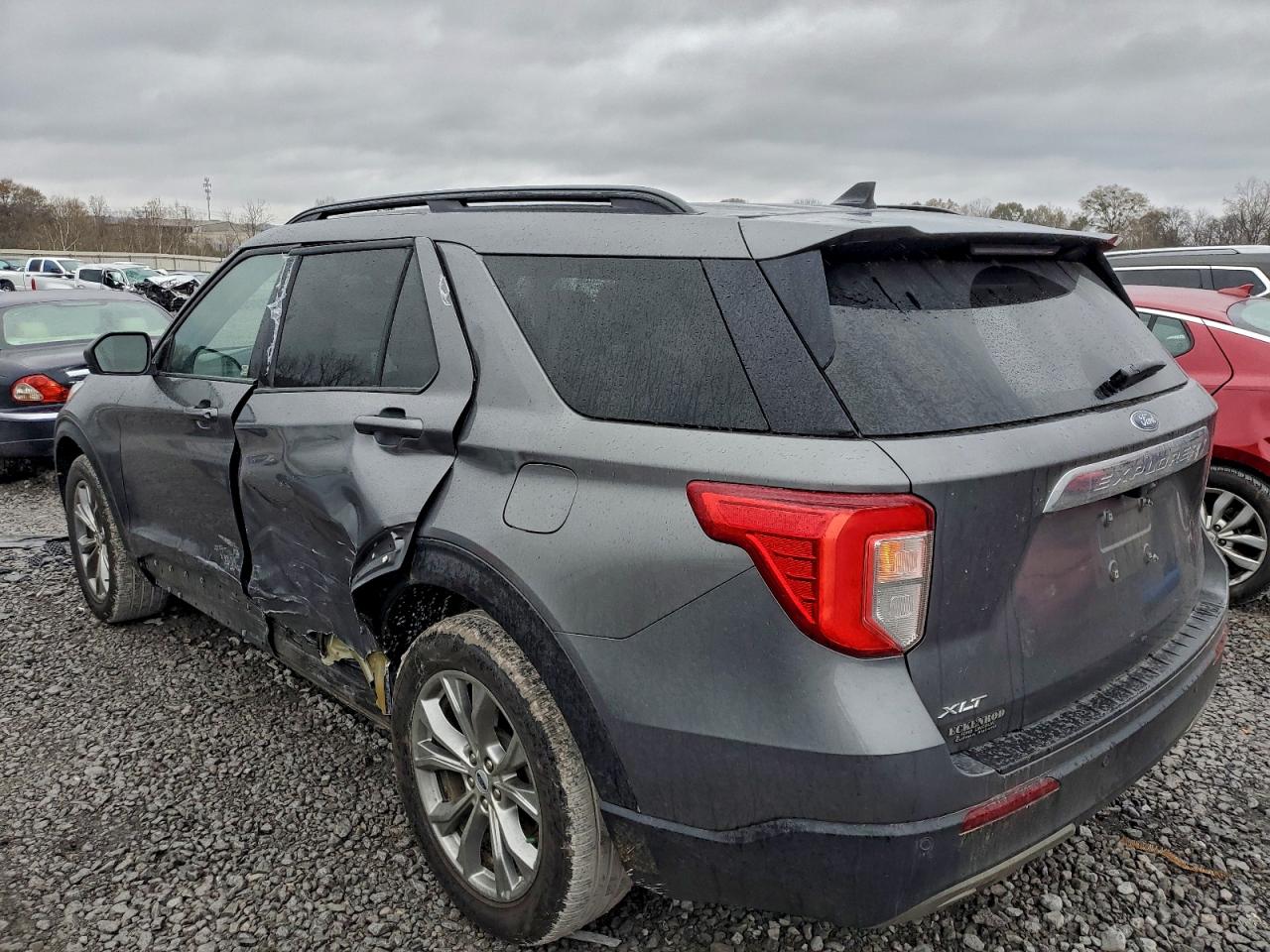 2023 FORD EXPLORER XLT photo 2