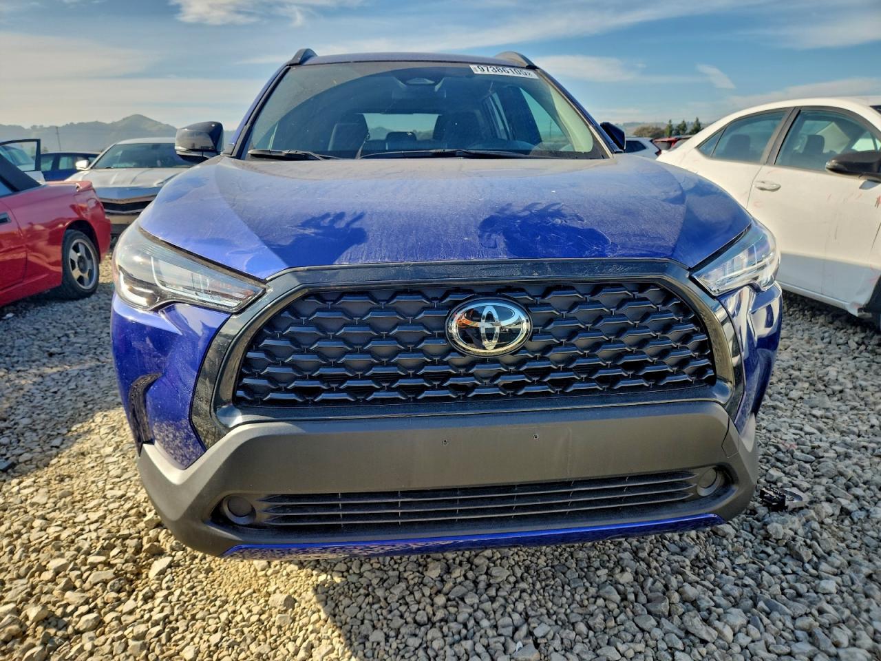 2025 TOYOTA COROLLA CROSS LE photo 5