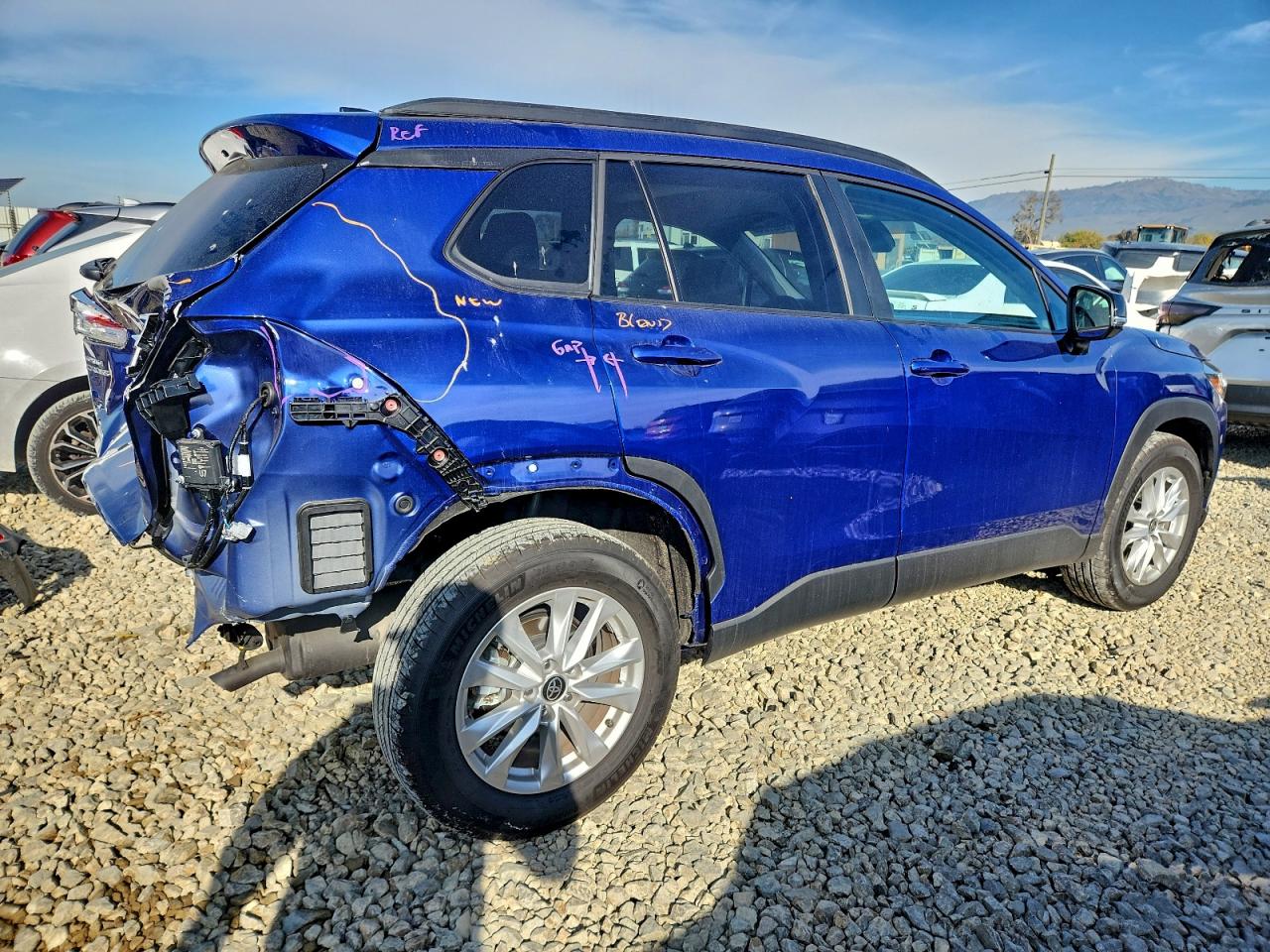 2025 TOYOTA COROLLA CROSS LE photo 3