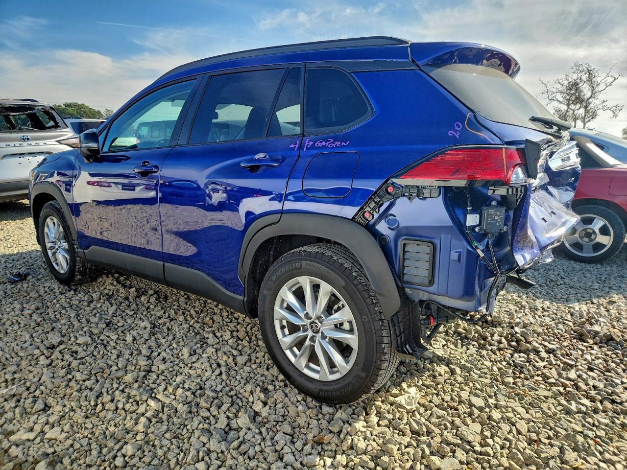 2025 TOYOTA COROLLA CROSS LE photo 2