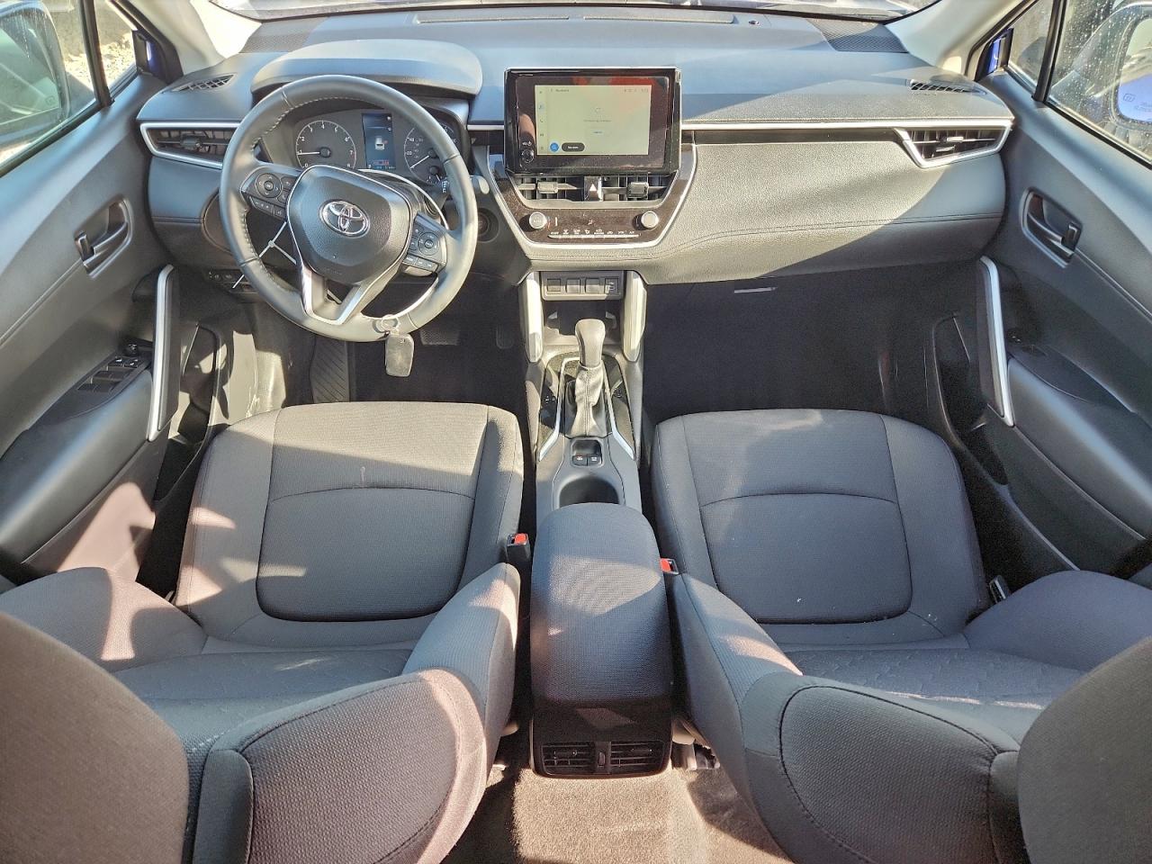 2025 TOYOTA COROLLA CROSS LE photo 8