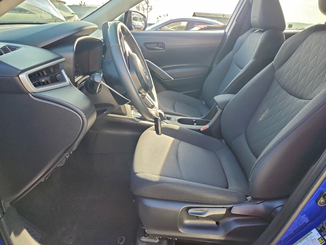 2025 TOYOTA COROLLA CROSS LE photo 7