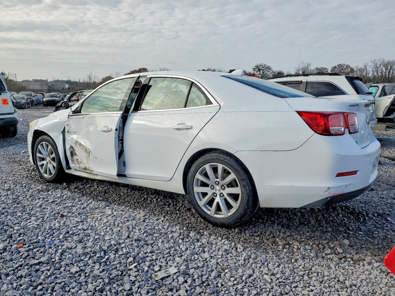 2014 CHEVROLET MALIBU 2LT photo 2