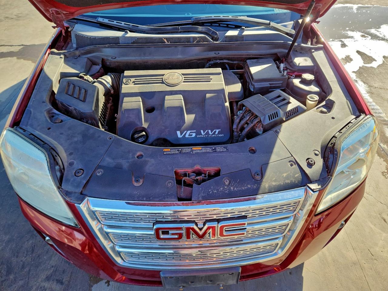 2011 GMC TERRAIN SLT photo 12