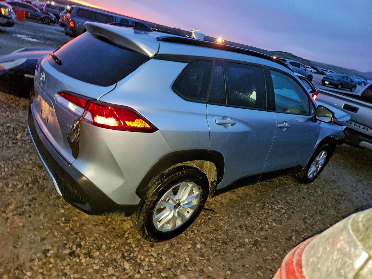 2025 TOYOTA COROLLA CROSS LE photo 3