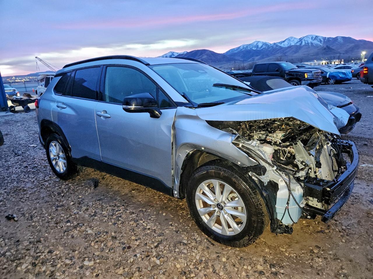 2025 TOYOTA COROLLA CROSS LE photo 4