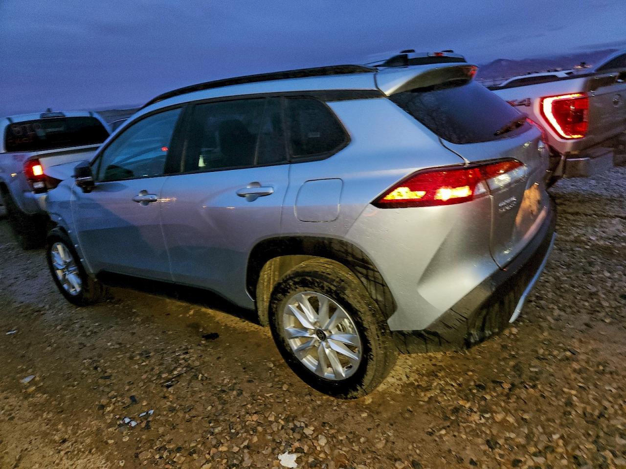 2025 TOYOTA COROLLA CROSS LE photo 2