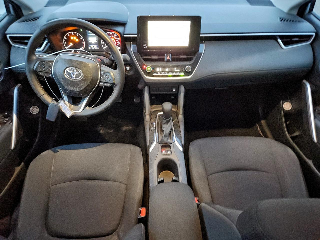 2025 TOYOTA COROLLA CROSS LE photo 8