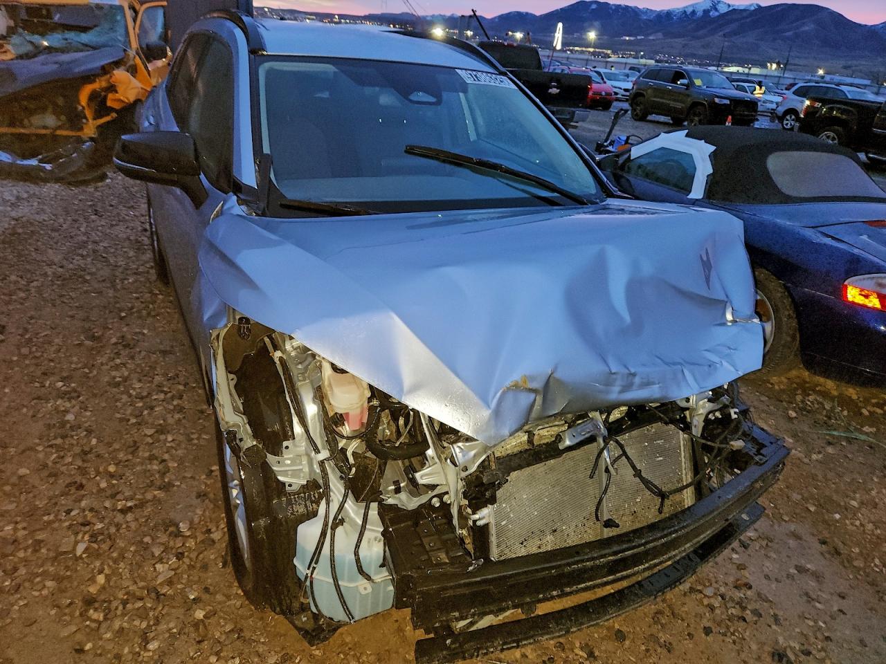 2025 TOYOTA COROLLA CROSS LE photo 5