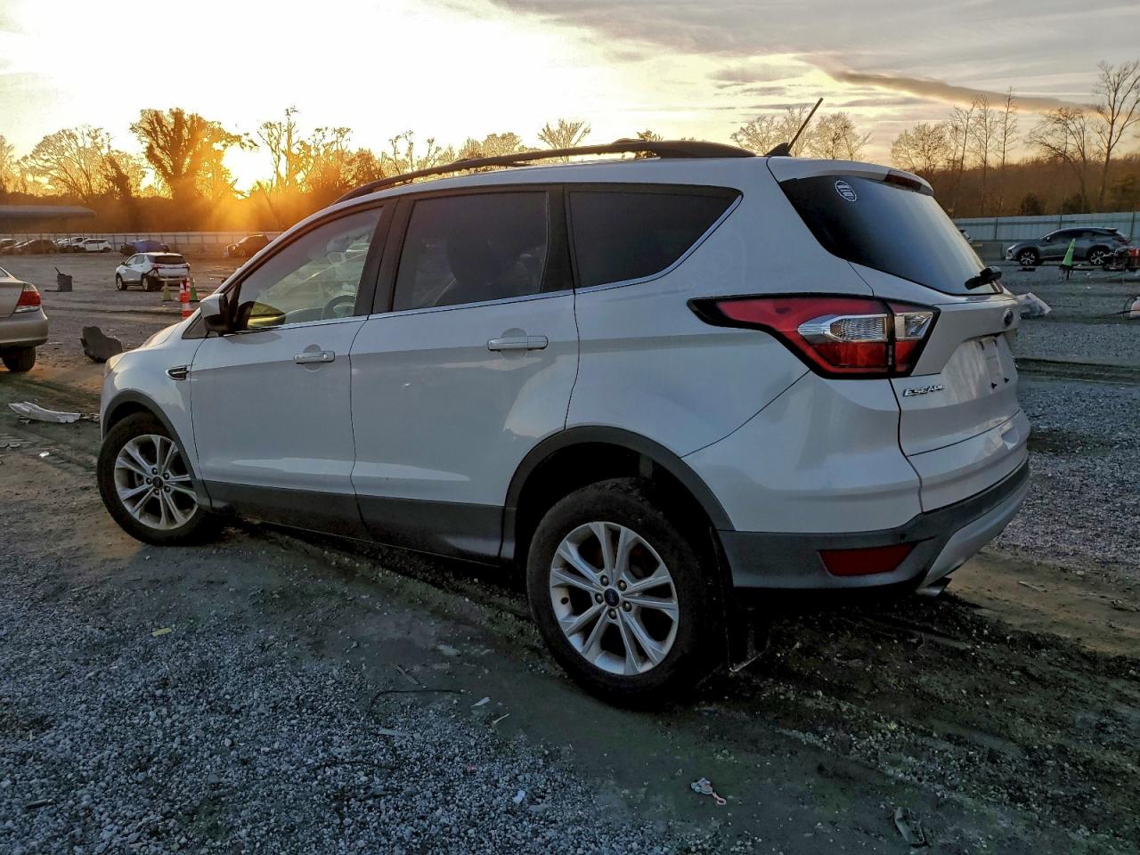 2018 FORD ESCAPE SEL photo 3