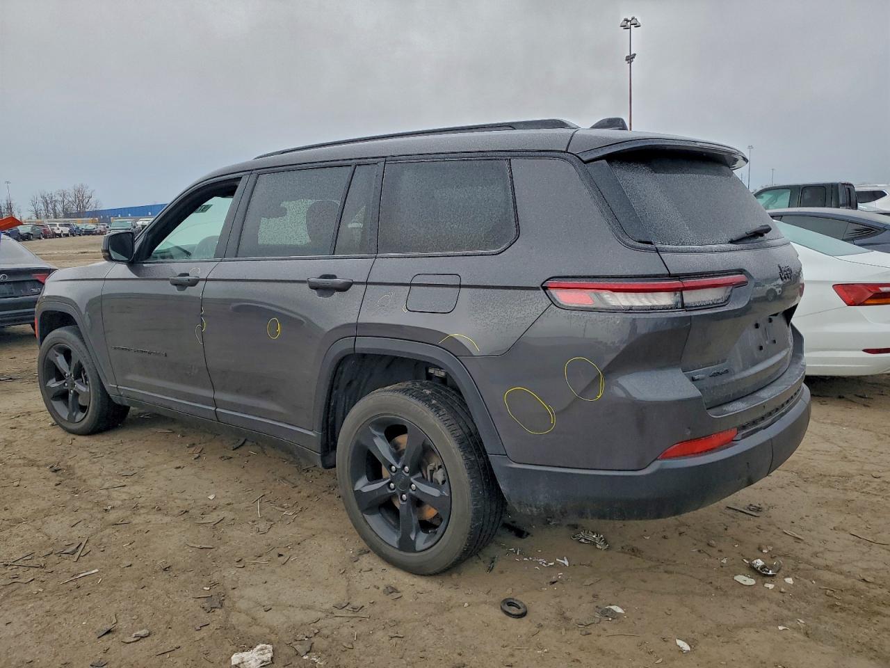 2022 JEEP GRAND CHEROKEE L LAREDO photo 2
