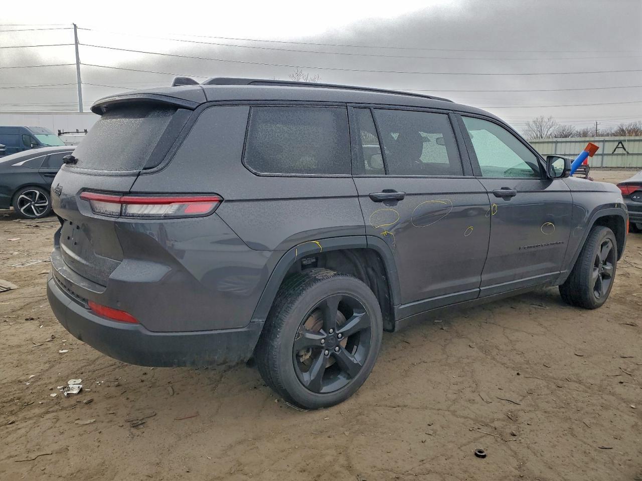 2022 JEEP GRAND CHEROKEE L LAREDO photo 3