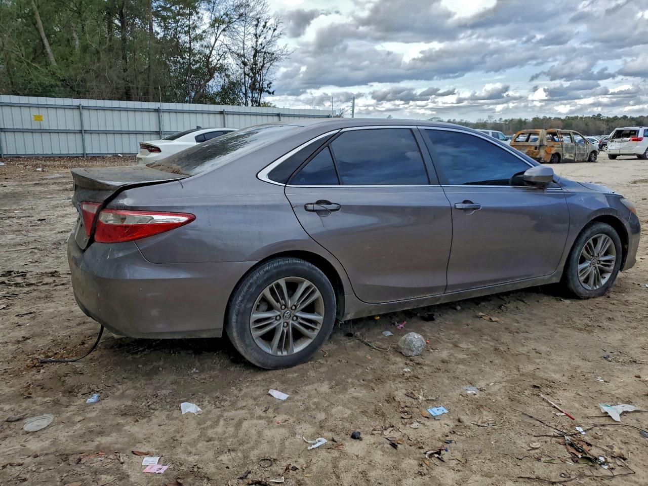 2017 TOYOTA CAMRY LE photo 3