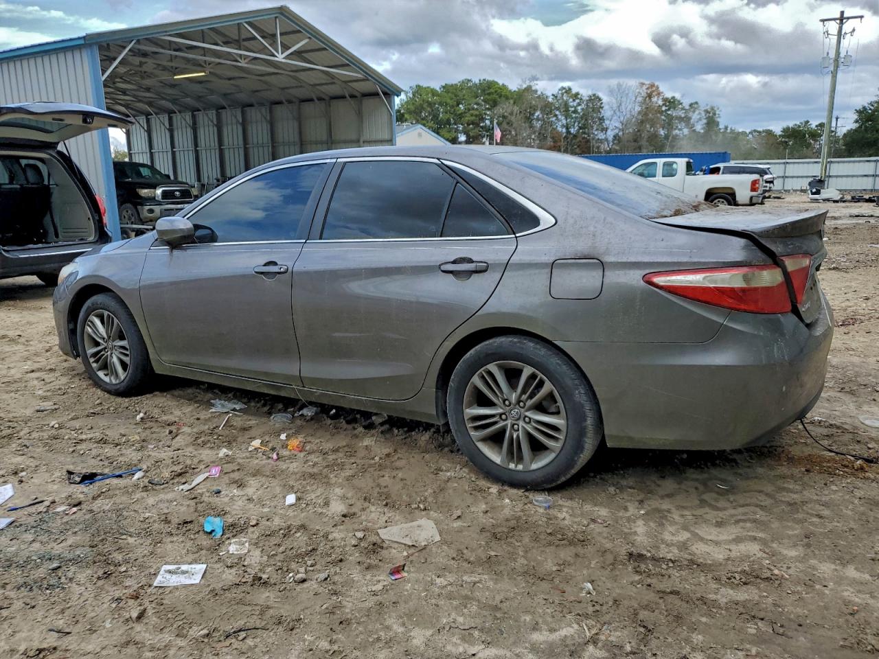 2017 TOYOTA CAMRY LE photo 2