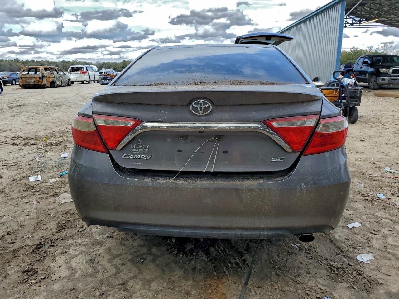 2017 TOYOTA CAMRY LE photo 6