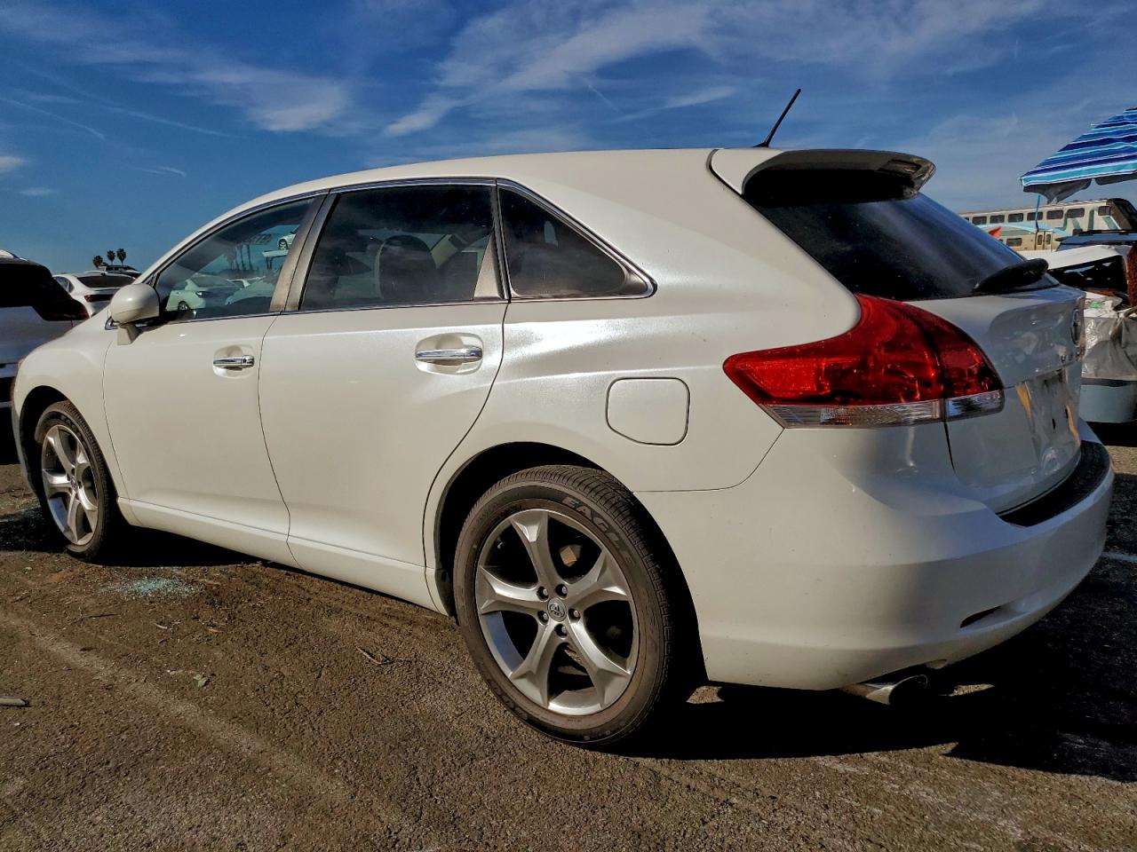 2009 TOYOTA VENZA photo 2