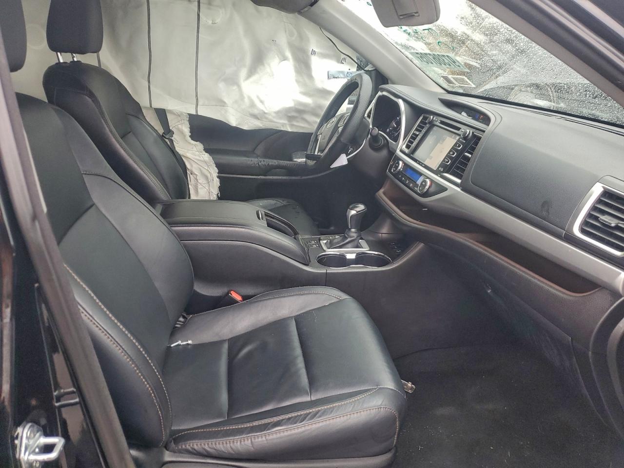 2016 TOYOTA HIGHLANDER XLE photo 7
